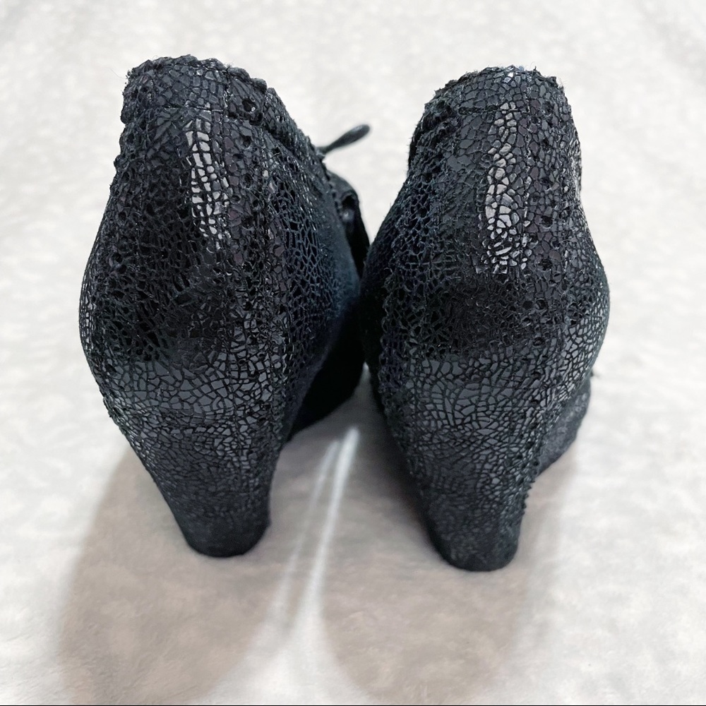 Irregular Choice Wedges I’m From The Future 6.5 Black Crackle Leather Kiltie - Picture 6 of 14